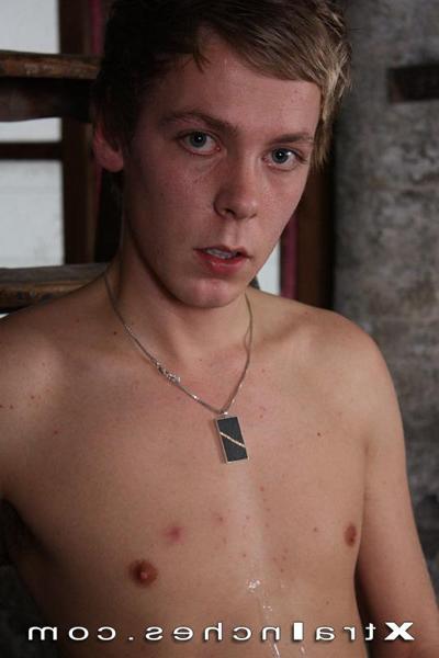 15P Brit boy Noah James takes us on a journey of his prominent tool in this solo ...