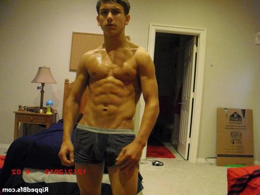 10P Big chested dude flex up his muscles in front of the camera