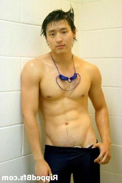 10P Topless guy is in the gym flexing up hard his muscles