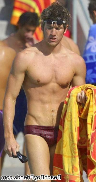 10P Amateur dudes flex their muscles and six pack abs outdoor