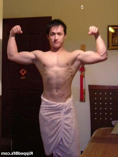 10P Muscular bfs likes showing their hot bodies on cam