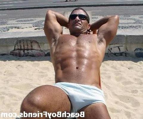 10P Masculine Guys showing their body in these amateur pictures