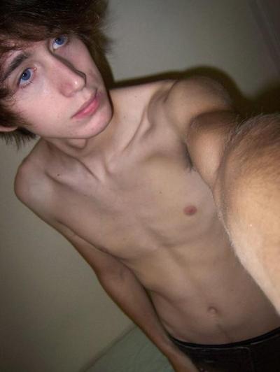 15P Random photos of twinks posing nude