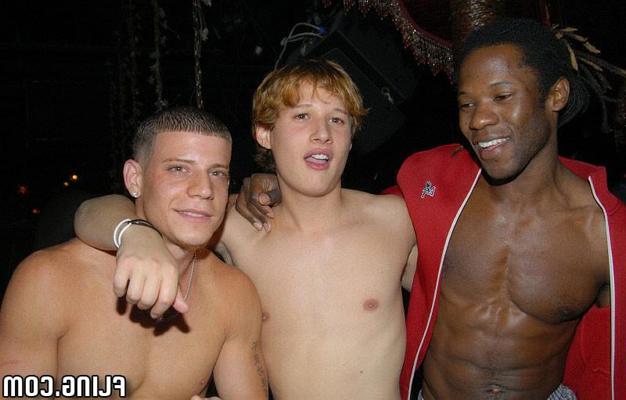 16P Sexy hot gay singles mingle at this hbot club for some hot anal action