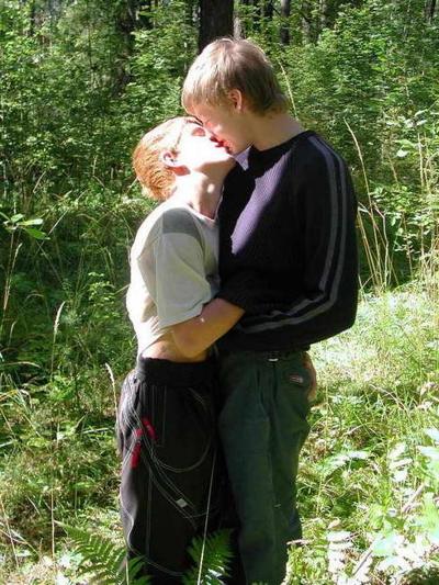 11P Hot twink flesh penetrated in the green woods!