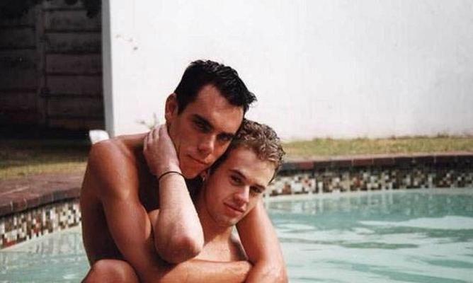 20P Two twinks mutual sucking n fucking after swimming in a pool