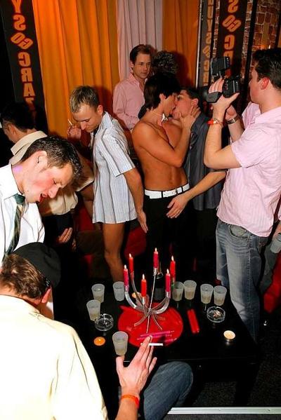 20P Bachelors massaging each others juicy buttcheeks