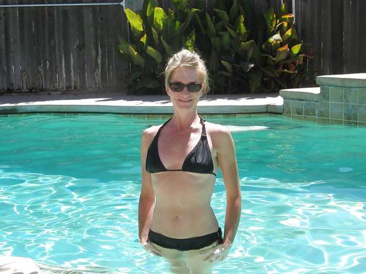 7P Wife in Bikini