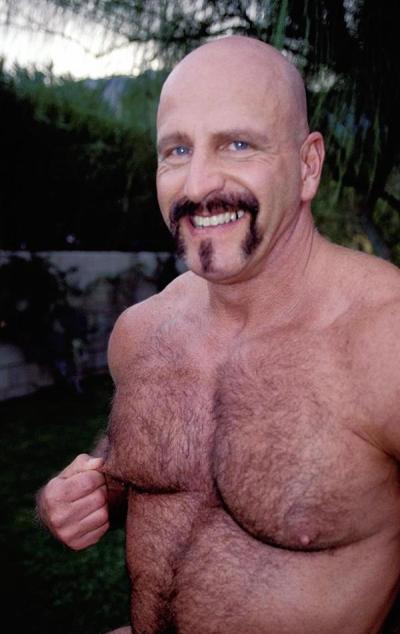 20P Nude mature man
