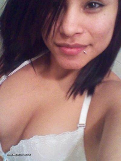 9P Compilation of a sexy Latina babe showing off her cleavage