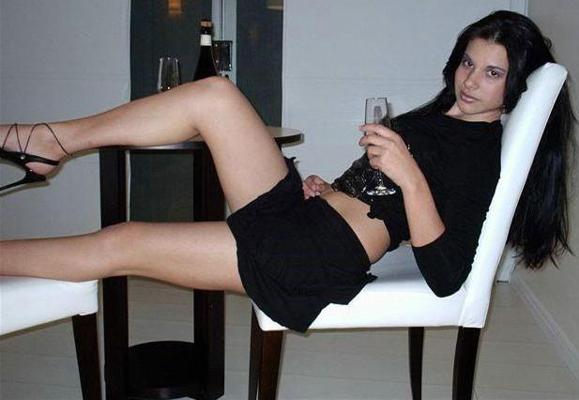 16P Pictures of a busty girlfriend who's such a naughty little tease