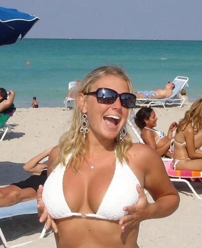 16P Pictures gallery of a brunette chick with nice titties