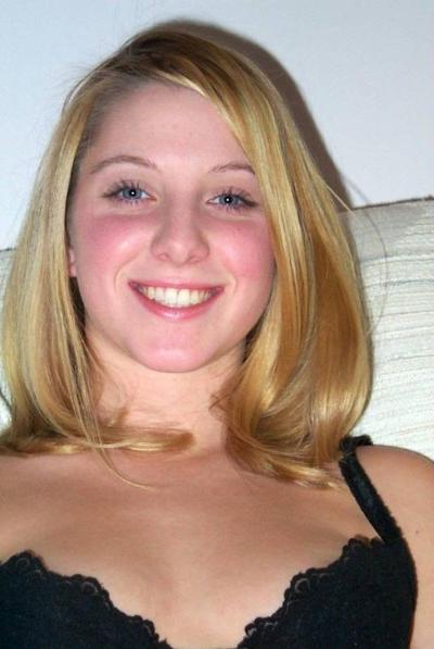 16P Topless amateur babes in sexy poses