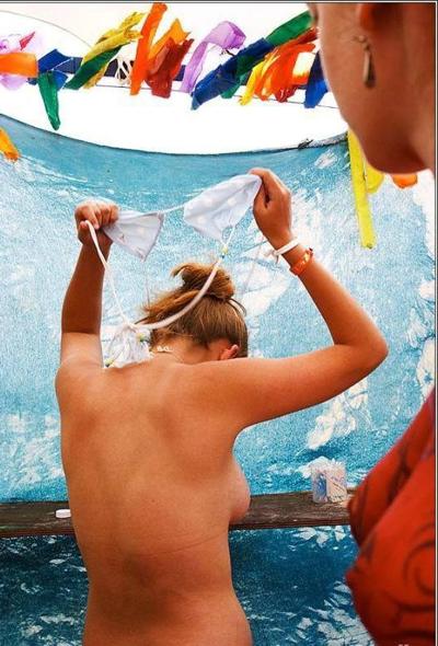 12P Echte Amateur-Girls, die ihre heißen Körper zur Schau stellen