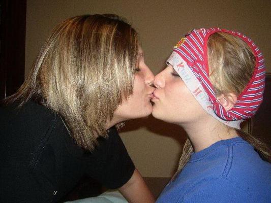 16P MySpace hotties in sexy poses