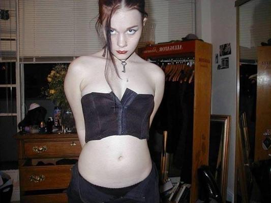 16P A nice emo chick toys with her pussy