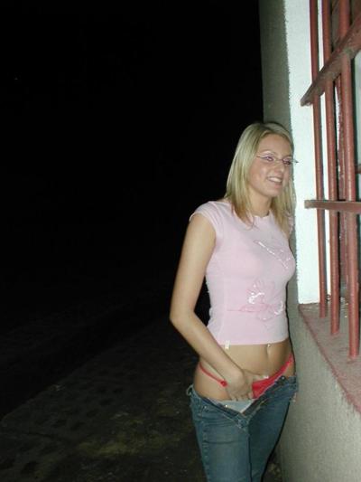 16P Naughty college babes posing nude