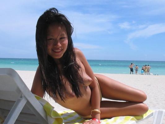 15P Amateur Asian models in naked photos