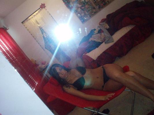 15P Photo set of busty self-shooting babes