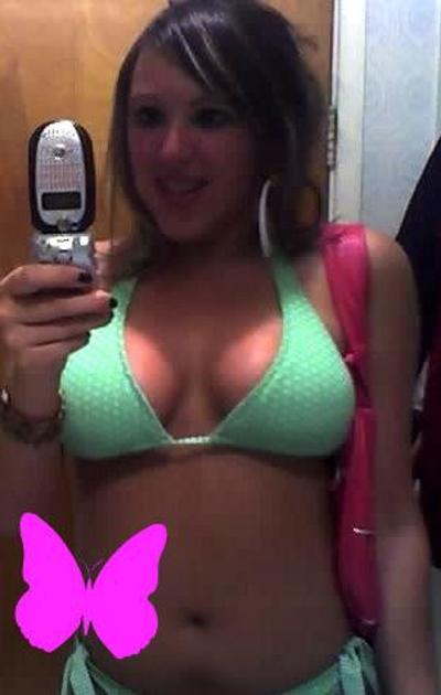 15P Naked for her boyfriend