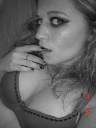 15P Raven showing her pussy and sucking dildo