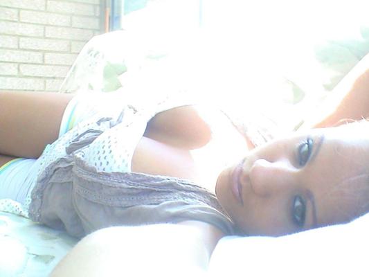 15P Selfshooting smooth pussy blonde