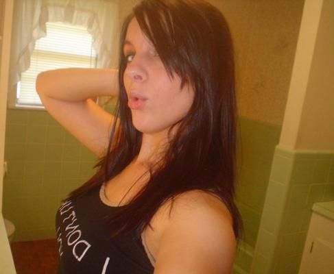 15P Pictures of different camwhoring amateur babes