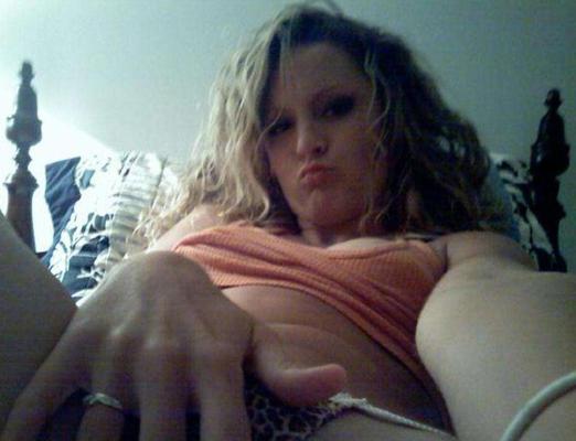 15P Pictures of pretty amateur teens self-shooting