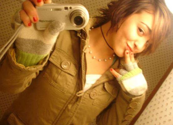 15P Sexy photos in her phone