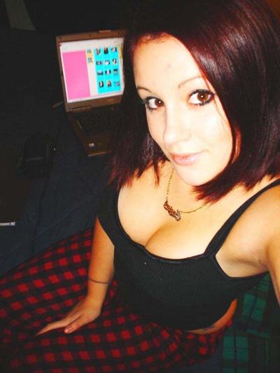 15P Seductive teen selfpics