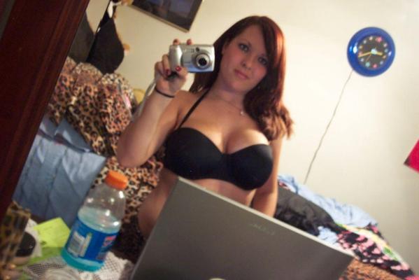 15P Pictures of gorgeous busty babes self-shooting