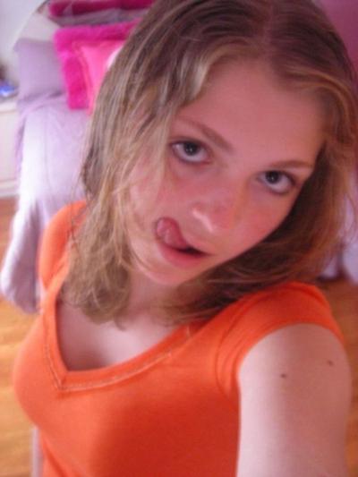 15P Filles amateurs mignonnes montrant des seins et des chattes douces