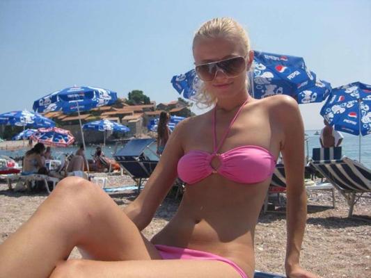 16P Nonnude teen girlfriend teasing in her bikini