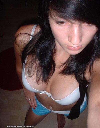 15P Pictures of babes camwhoring for their flings