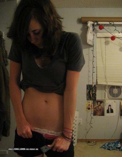 15P Amateur teen girlfriends tease in phone pics