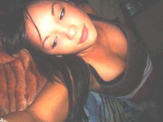 15P Photos of a blonde babe posing naked in the bathroom