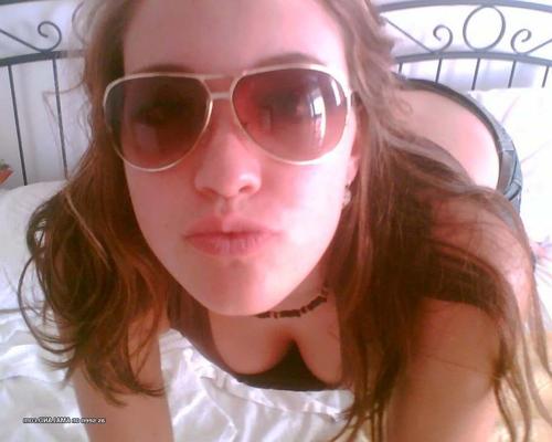 15P Photos of camwhoring sexy amateur chicks