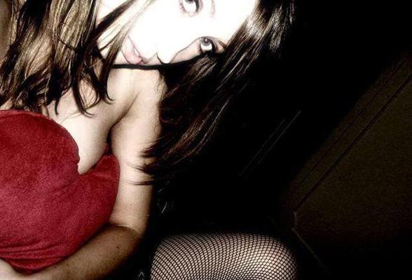 13P Gorgeous amateur girls posing on camera naked