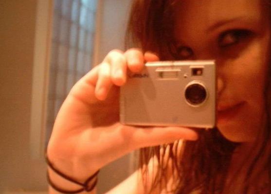 15P Pictures of Tracy getting kinky with her camera