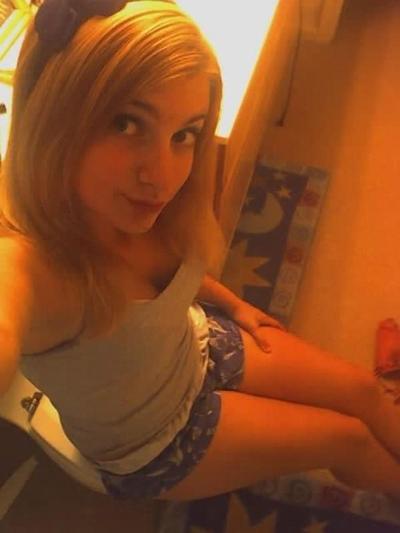 15P Loads of sexy young chicks