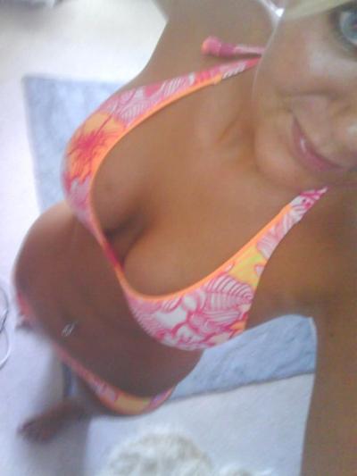 15P Photo set of busty self-shooting babes