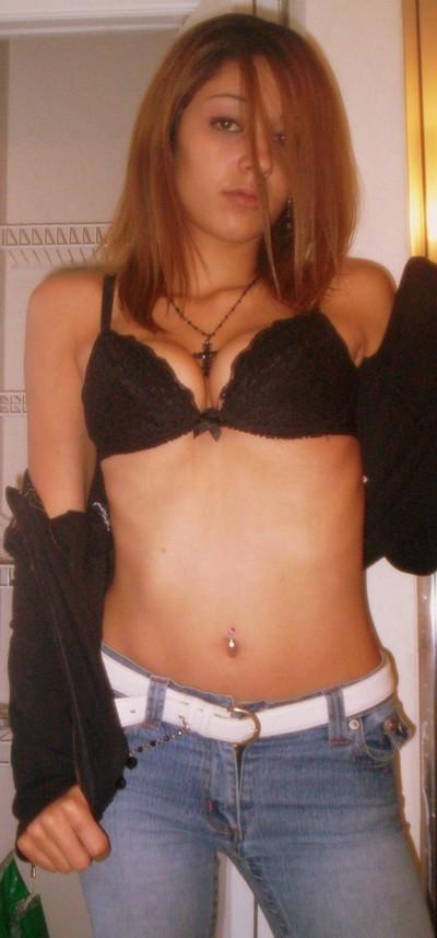 16P Photos of a playful chick with nice tits and ass