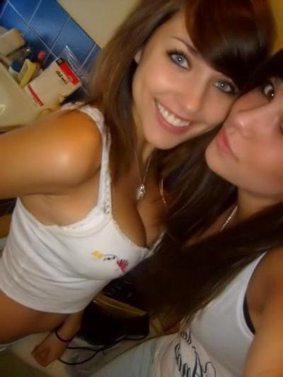 16P Photos of a big-tittied chick in her sexy poses