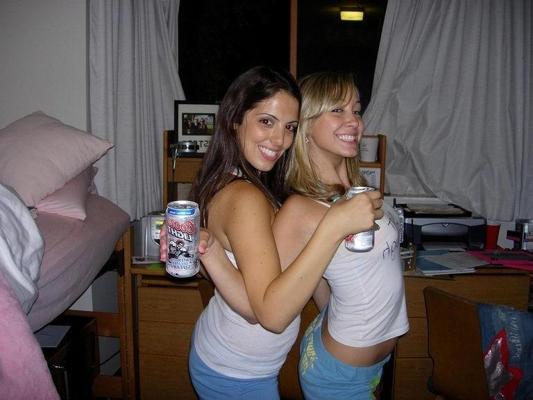 16P Busty and sexy girlfriends in secret asmateur photo shoots