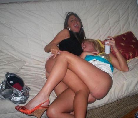 16P Amazing hot and sexy girls are caught on amateur video cam