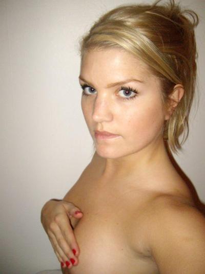 16P Amateur babes in masturbation photos