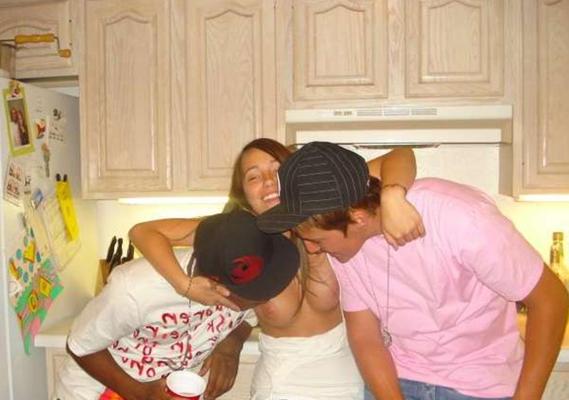 15P Drunk amateur babes at party