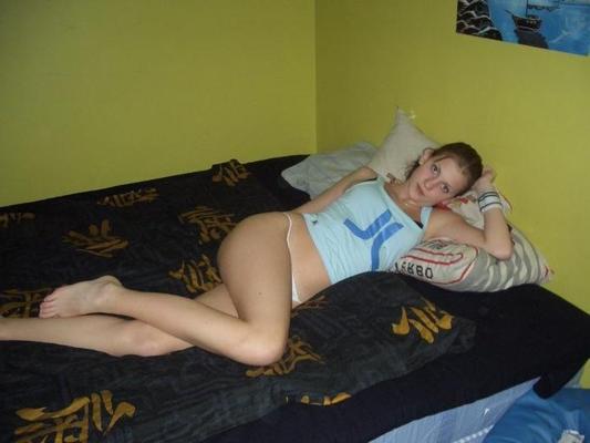 16P 素敵なお尻を持つ素人娘の写真