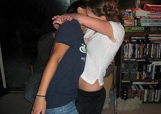 16P Naked sexy amateurs showing off their sweet shaved pussies