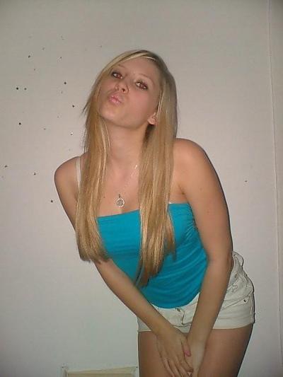 16P Blonde in nightgown masturbating